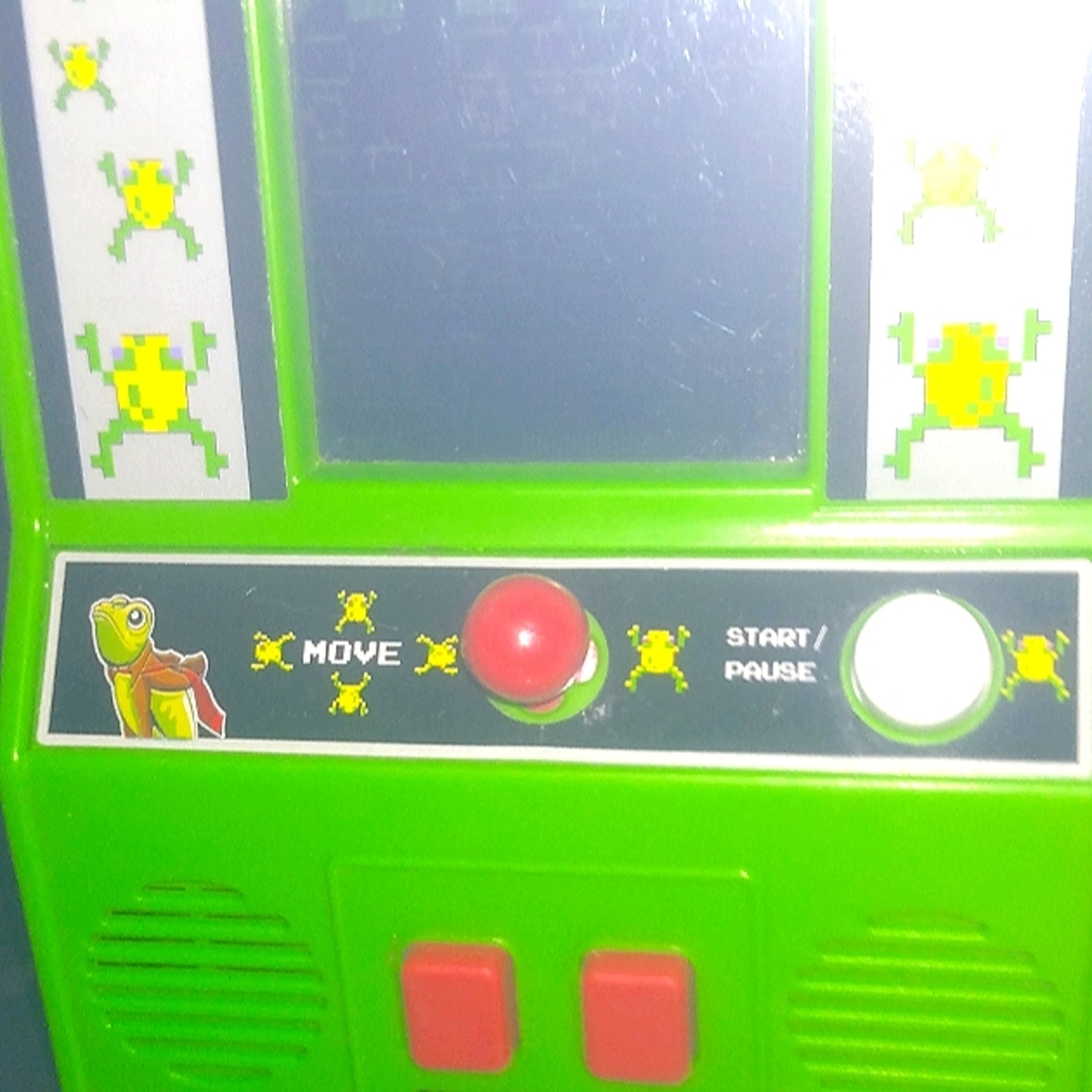 Konami i handheld Frogger arcade game